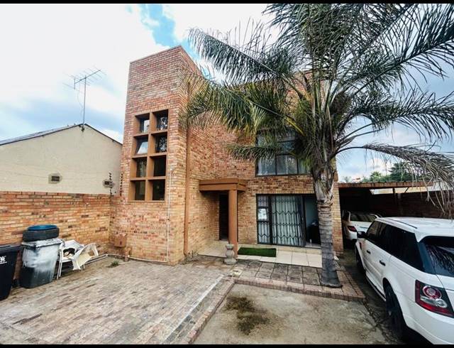 5 BEDROOM HOUSE FOR SALE IN BOKSBURG NORTH